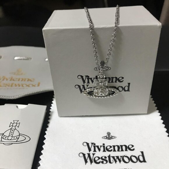 Vivienne Westwood Necklace Bas relief Silver